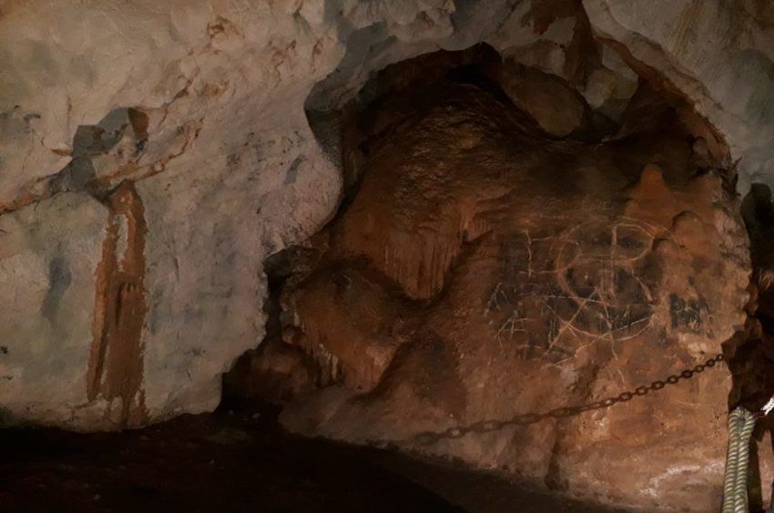 Visita a Grotta Corbeddu